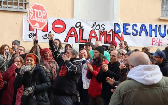 Imagen del desahucio en las viviendas de San Vicente de Paúl en Guadalajara. Imagen del desahucio en las viviendas de San Vicente de Paúl en Guadalajara.