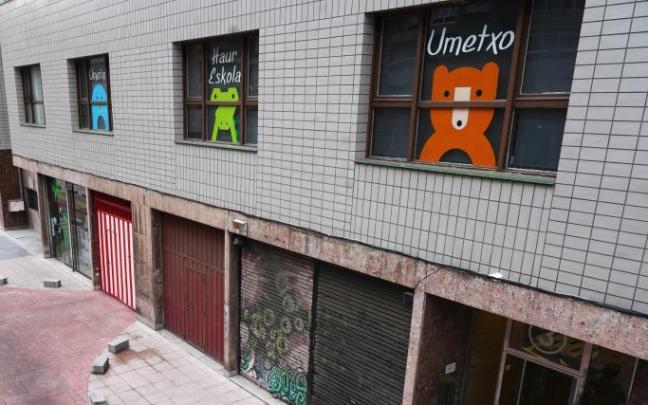 Sin previo aviso la guardería Umetxo no abrió ayer sus puertas a los niños y niñas. Sin previo aviso la guardería Umetxo no abrió ayer sus puertas a los niños y niñas.
