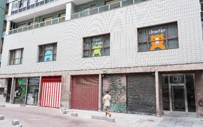 Sin previo aviso la guardería Umetxo no abrió ayer sus puertas a los niños y niñas. Foto: Oskar M. Bernal