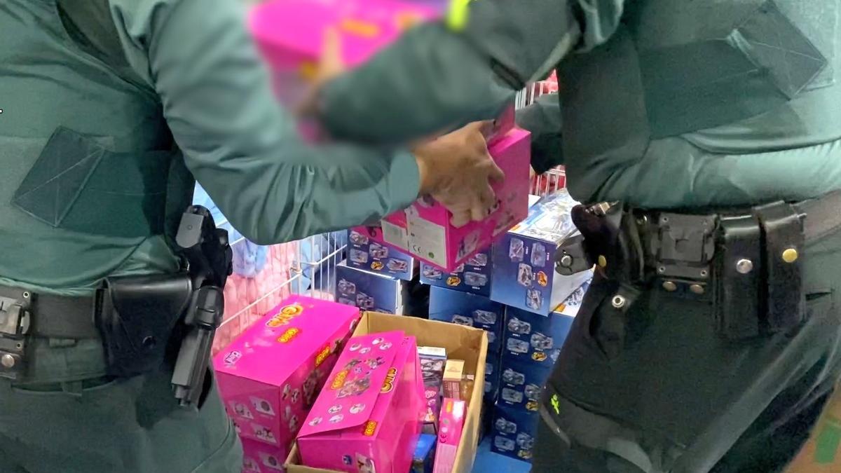 Incautan 2.000 juguetes falsos en tiendas de Bizkaia GUARDIA CIVIL