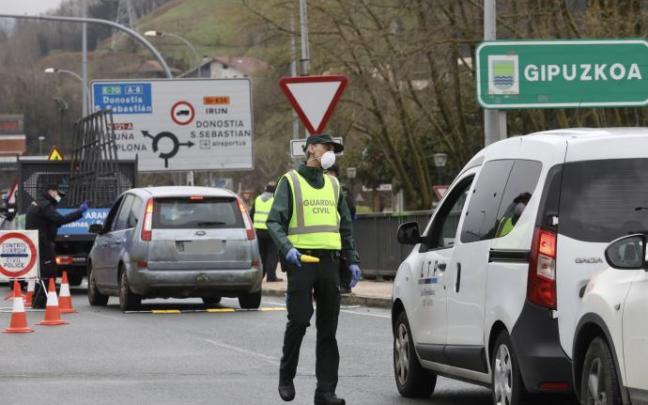 Un control de tráfico de la Guardia Civil Un control de tráfico de la Guardia Civil