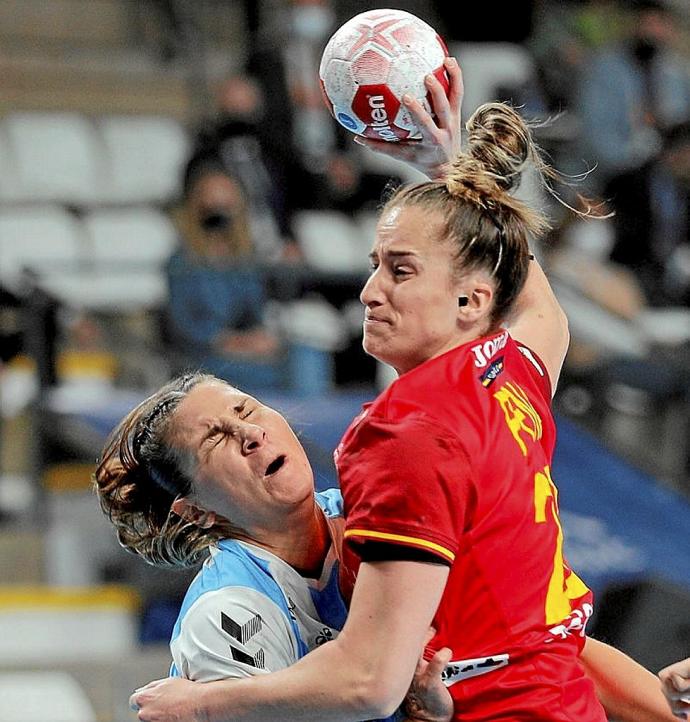 La jugadora navarra Nerea Pena, en un partido preparatorio. Foto: Efe