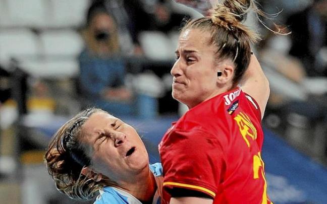 La jugadora navarra Nerea Pena, en un partido preparatorio. Foto: Efe