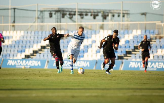 Joselu reaparece marcando