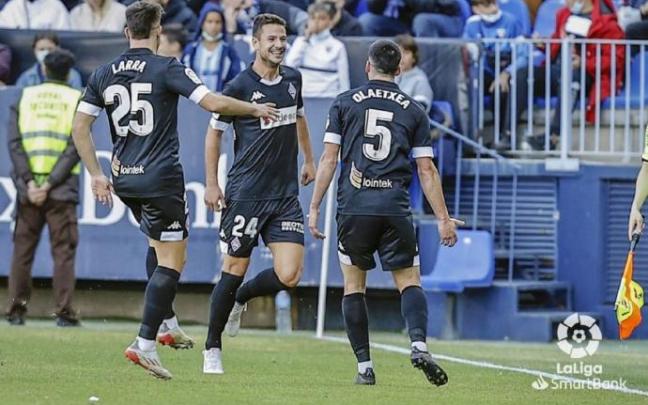 Gorka Guruzeta celebra uno de sus dos goles ante el Málaga. Gorka Guruzeta celebra uno de sus dos goles ante el Málaga.