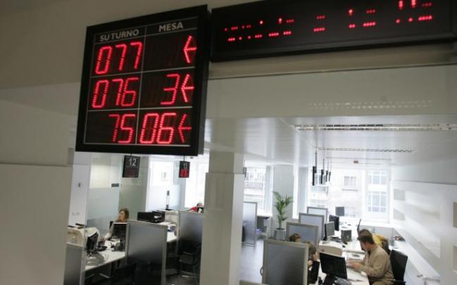La ley pretende reducir la tasa de temporalidad en las administraciones públicas que ronda el 28 % en el Estado. La ley pretende reducir la tasa de temporalidad en las administraciones públicas que ronda el 28 % en el Estado.