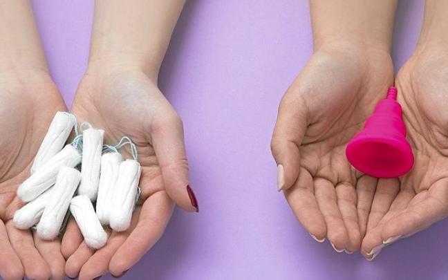 Los tampones, las copas menstruales y el resto productos de higiene no tendrán IVA superreducido. Foto: E. P.