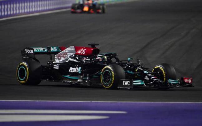 Hamilton, ganador en Arabia Saudí por delante de Verstappen. Hamilton, ganador en Arabia Saudí por delante de Verstappen.