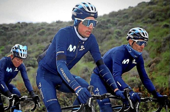 Óscar Rodríguez junto a Alejandro Valverde en la pretemporada. Foto: Movistar Team