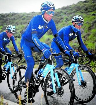 Óscar Rodríguez junto a Alejandro Valverde en la pretemporada. Foto: Movistar Team