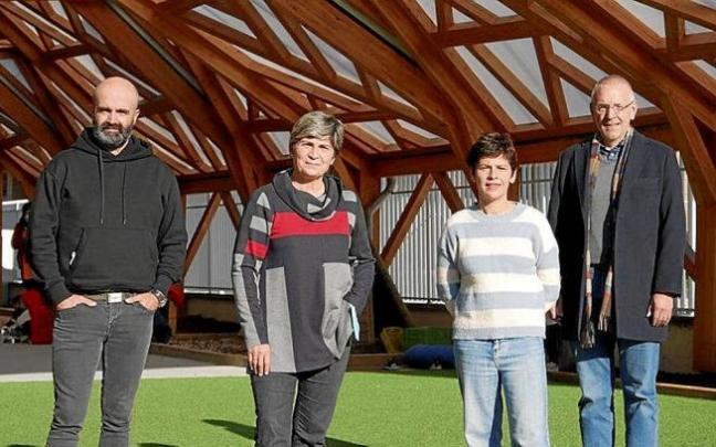 Antxon Etxeberria, Uxua Sorazu, Erika Cintero eta Iñaki Ostolaza. Argazkia: N.G. Antxon Etxeberria, Uxua Sorazu, Erika Cintero eta Iñaki Ostolaza. Argazkia: N.G.