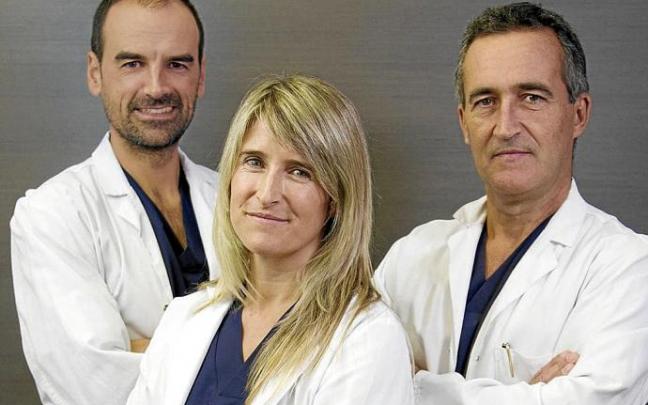 Los doctores Edurne Pardo Zudaire, Iñaki Prieto Argarate y Fran Loyola Echániz. Foto: Varitek