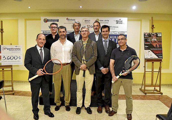 Las instituciones y los clubes presentaron conjuntamente la triple cita de tenis en Bizkaia. Foto: Maider Goikoetxea