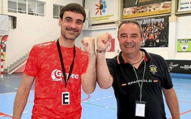 Los dos técnicos navarros que han logrado el ascenso: Etxeberria (i) y Etayo. Foto: Lanzarote Deportiva