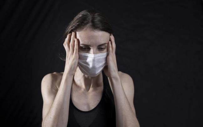 El dolor de cabeza es síntoma común tanto de la covid como de la gripe o del resfriado. El dolor de cabeza es síntoma común tanto de la covid como de la gripe o del resfriado.