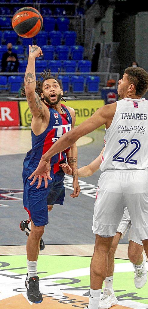 Henry, durante un partido de esta temporada contra el Real Madrid. Foto: Jorge Muñoz