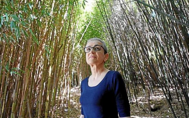 Marta Macho-Stadler, entre plantas en el campus de Leioa. Foto: Pablo Viñas