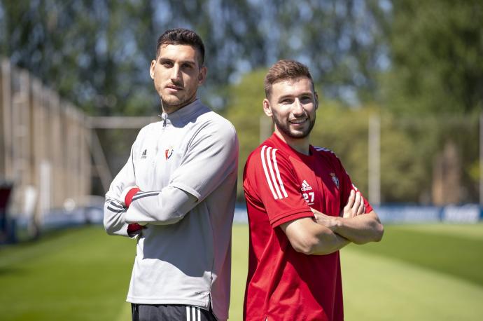 Sergio Herrera y Jon Moncayola, posando en las instalaciones de Tajonar.