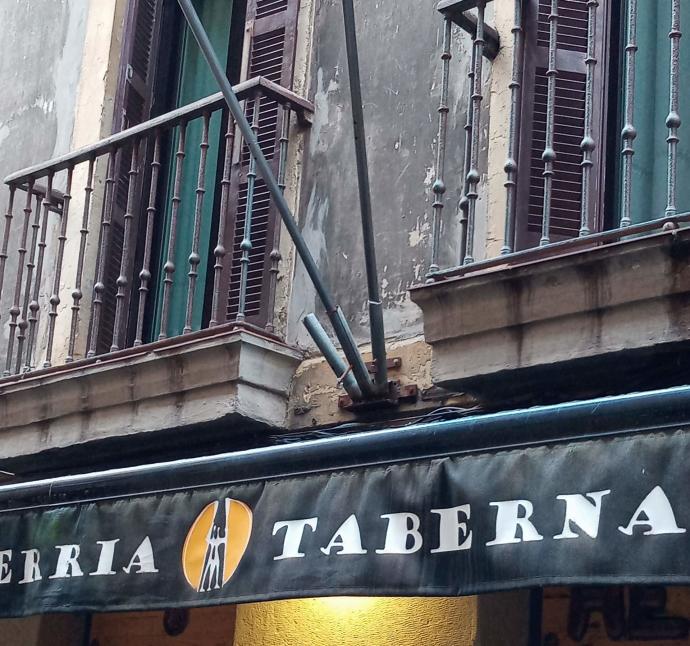 Los mástiles vacíos de Herria.