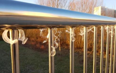 Hielo en una pasarela de Vitoria en un invierno pasado