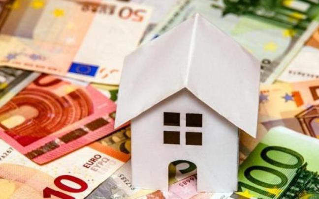 Los bancos ya han comenzado a incrementar los intereses de las hipotecas a tipo fijo y a fomentar las hipotecas a tipo variable.