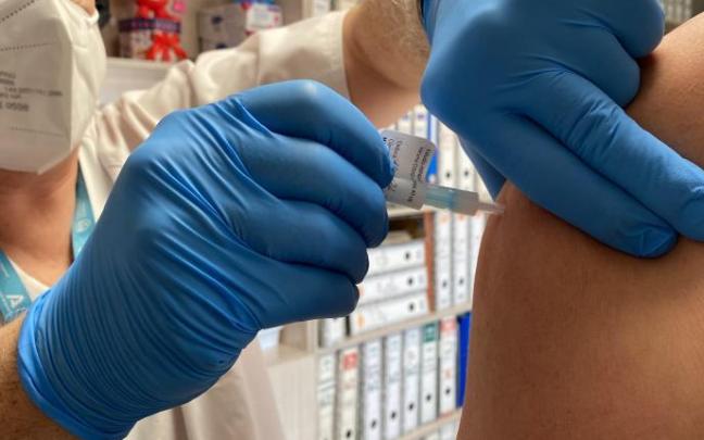 Esta vacuna contra el covid es de fácil almacenamiento y distribución.