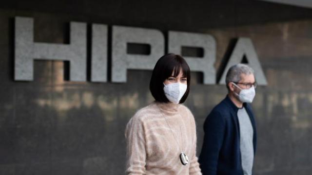 La ministra Morant en su visita a las instalaciones de Hipra.