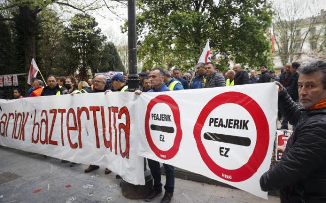 Concentración de Hiru este miércoles frente a la Diputación de Gipuzkoa. Concentración de Hiru este miércoles frente a la Diputación de Gipuzkoa.