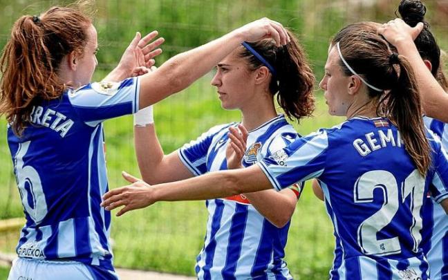 Realeko jokalariak atzo Nahikarik Zubietan sartutako goletako bat ospatzen. Argazkia: LaLiga