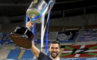 "Me hizo especial ilusión por lo que significa la Real Sociedad, un equipo formado por gente de la casa"