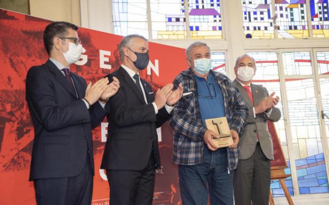 Se ha entregado un trozo de vía a familiares de una docena de reclusos