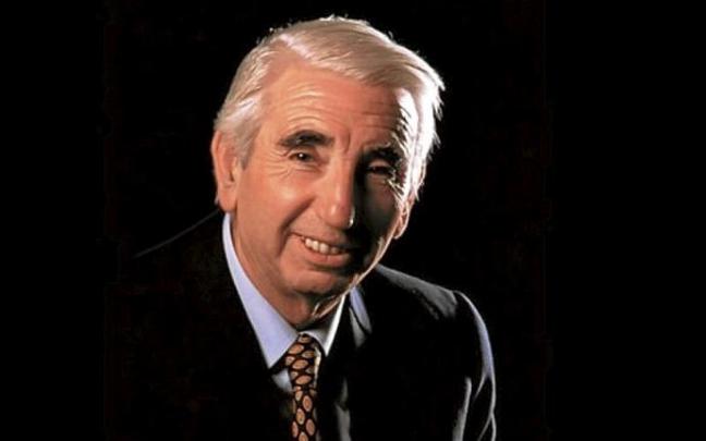 Julio Faustino. Julio Faustino.