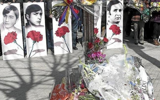 Homenaje a las víctimas un 3 de marzo anterior. Foto: J. Chavarri