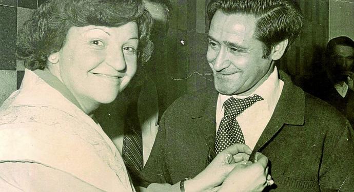 Dos alavesistas de los pies a la cabeza: 'Asun' Gorospe y 'Primi'. ¡Grandes! . Foto: Archivo Asun Gorospe