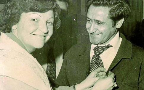 Dos alavesistas de los pies a la cabeza: 'Asun' Gorospe y 'Primi'. ¡Grandes! . Foto: Archivo Asun Gorospe