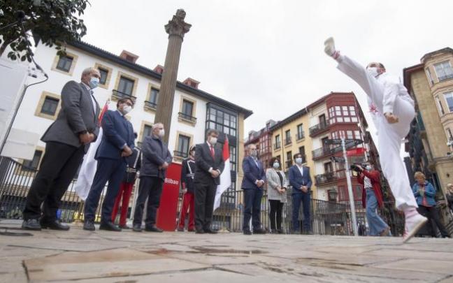 Bilbao homenajea a Unamuno en el 157 aniversario de su nacimiento. Bilbao homenajea a Unamuno en el 157 aniversario de su nacimiento.