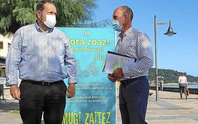 El alcalde Sagarzazu y el edil Silanes, ayer en el paseo Butrón. El alcalde Sagarzazu y el edil Silanes, ayer en el paseo Butrón.