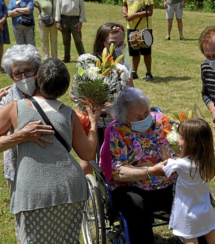 Un momento del homenaje de ayer a las lavanderas de Zalduondo. Foto: E.S.P.