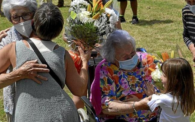 Un momento del homenaje de ayer a las lavanderas de Zalduondo. Foto: E.S.P.