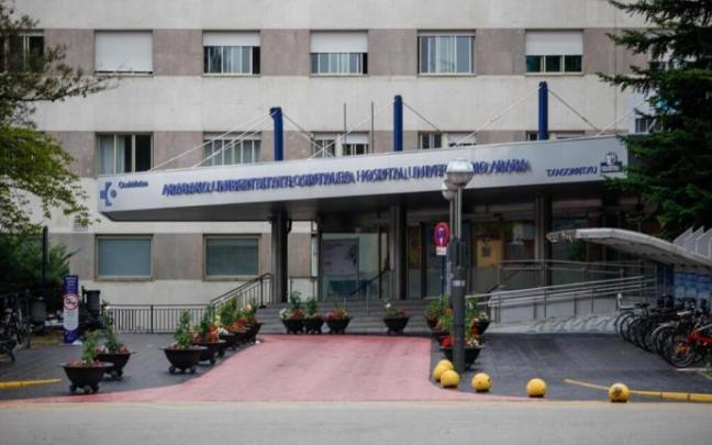 Acceso principal al Hospital de Txagorritxu. Acceso principal al Hospital de Txagorritxu.