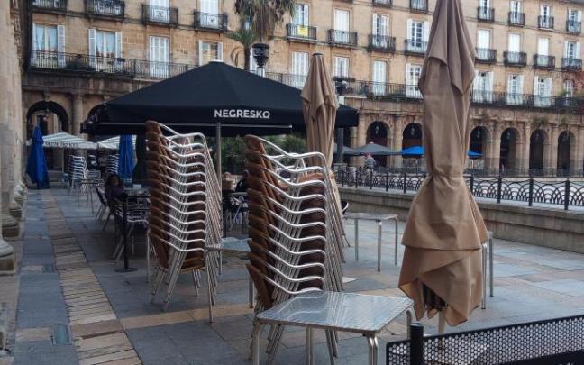 Locales de hostelería cerrados tras el decreto del Gobierno vasco.