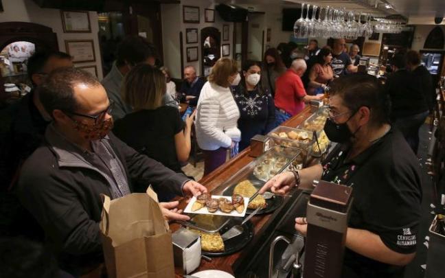Respecto al trimestre anterior, la actividad de la hostelería aumentó un 2,9 % entre julio y septiembre Respecto al trimestre anterior, la actividad de la hostelería aumentó un 2,9 % entre julio y septiembre