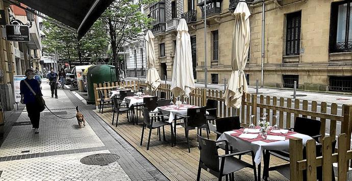 Terraza del bar Izarraitz, en la calle Prim. Foto: N.G.