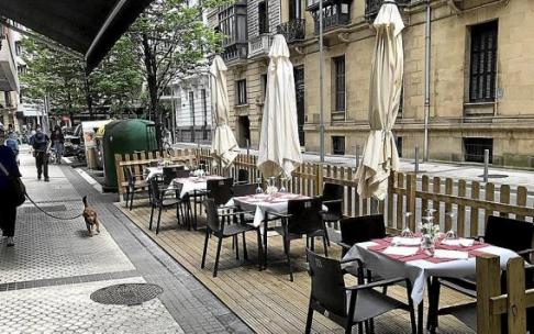 Terraza del bar Izarraitz, en la calle Prim. Foto: N.G.