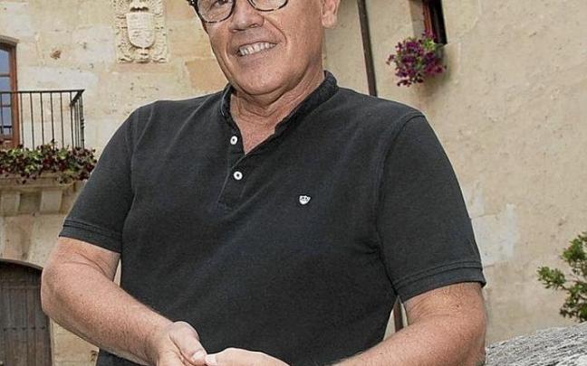 Jesús Laskurain posa en el palacio-hotel de Luko. Foto: Josu Chavarri Jesús Laskurain posa en el palacio-hotel de Luko. Foto: Josu Chavarri