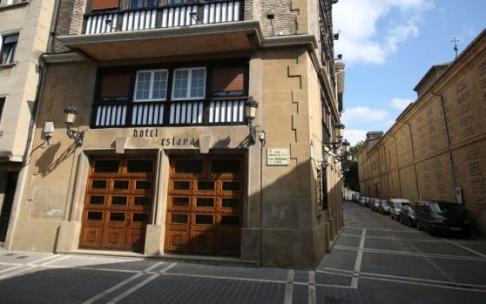 La fachada del nuevo Hotel Alda Centro Pamplona mantiene el aspecto original del antiguo Eslava, fundado en 1966.