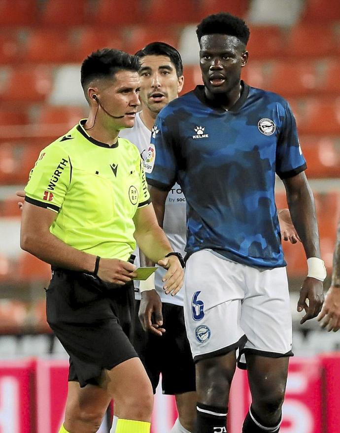 El senegalés Loum ha sido el único refuerzo albiazul para el centro del campo este verano. Foto: Área 11