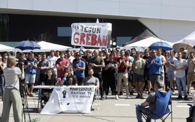 Rueda de prensa ofrecida hoy por los trabajadores de Irizar e-mobility.