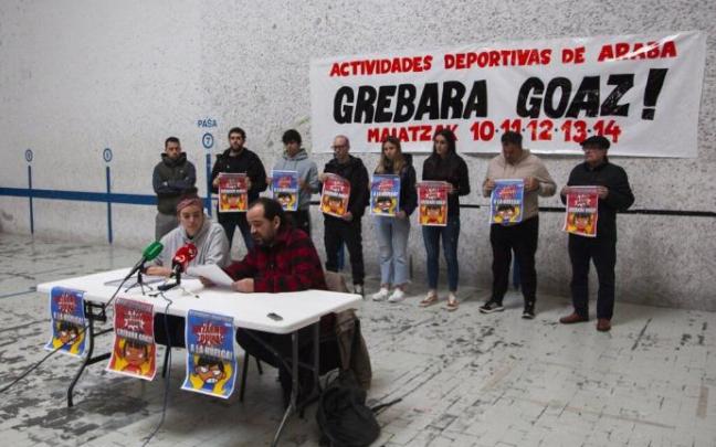 Imagen de la comparecencia de este martes de la plantilla de las instalaciones deportivas.