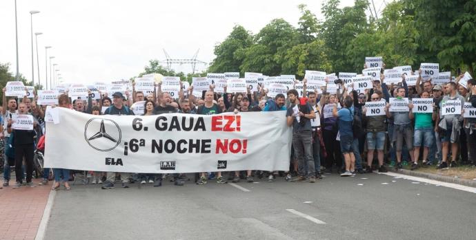 La manifestación matinal contó con el apoyo de todas las centrales sindicales que integran el comité de empresa.